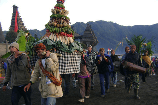 Suku Tengger adalah suku yang mendiami di wilayah sekitar gunung apa